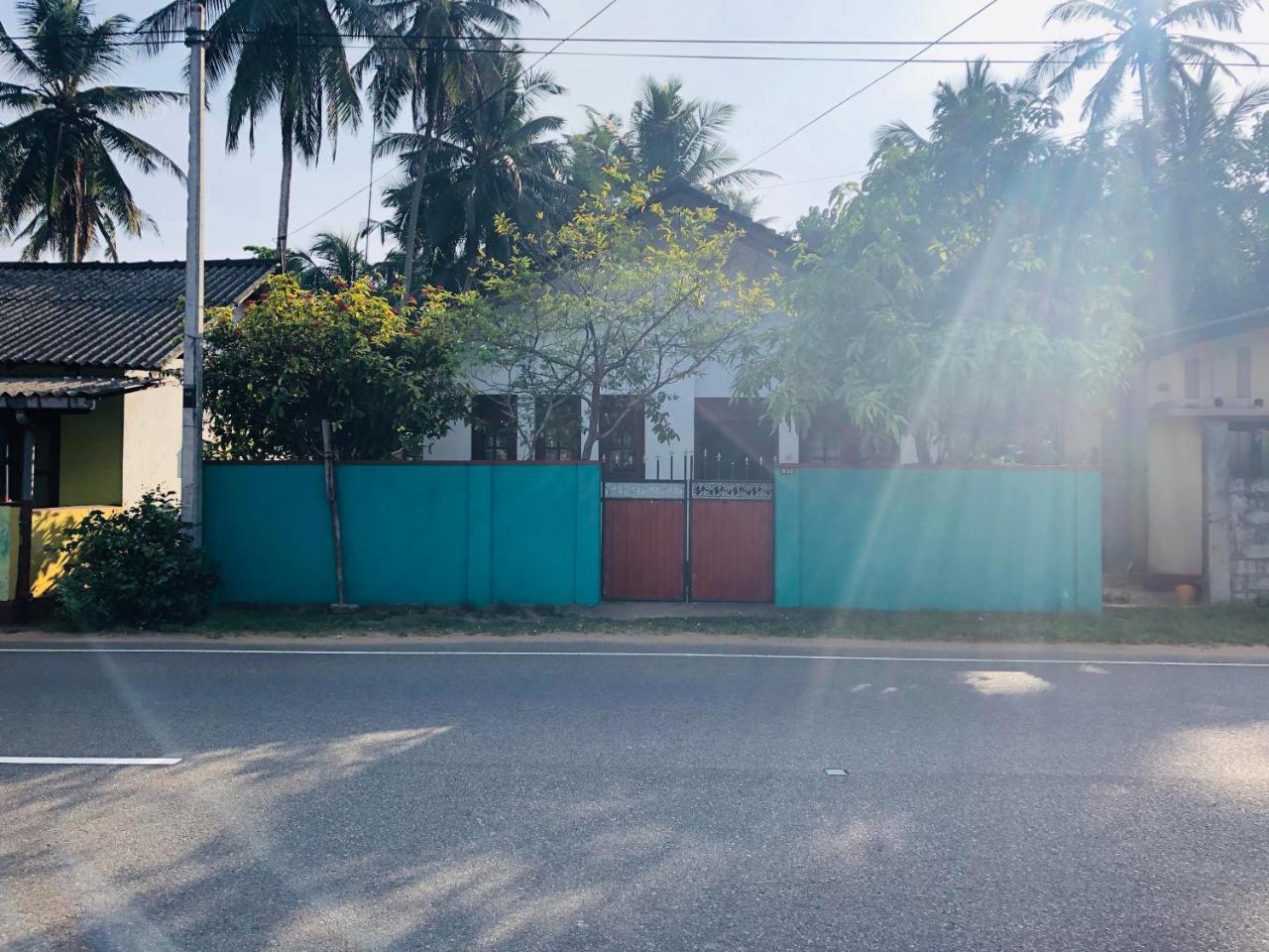 Hikkaduwa Backyard Beach Homestay Galle Exterior photo