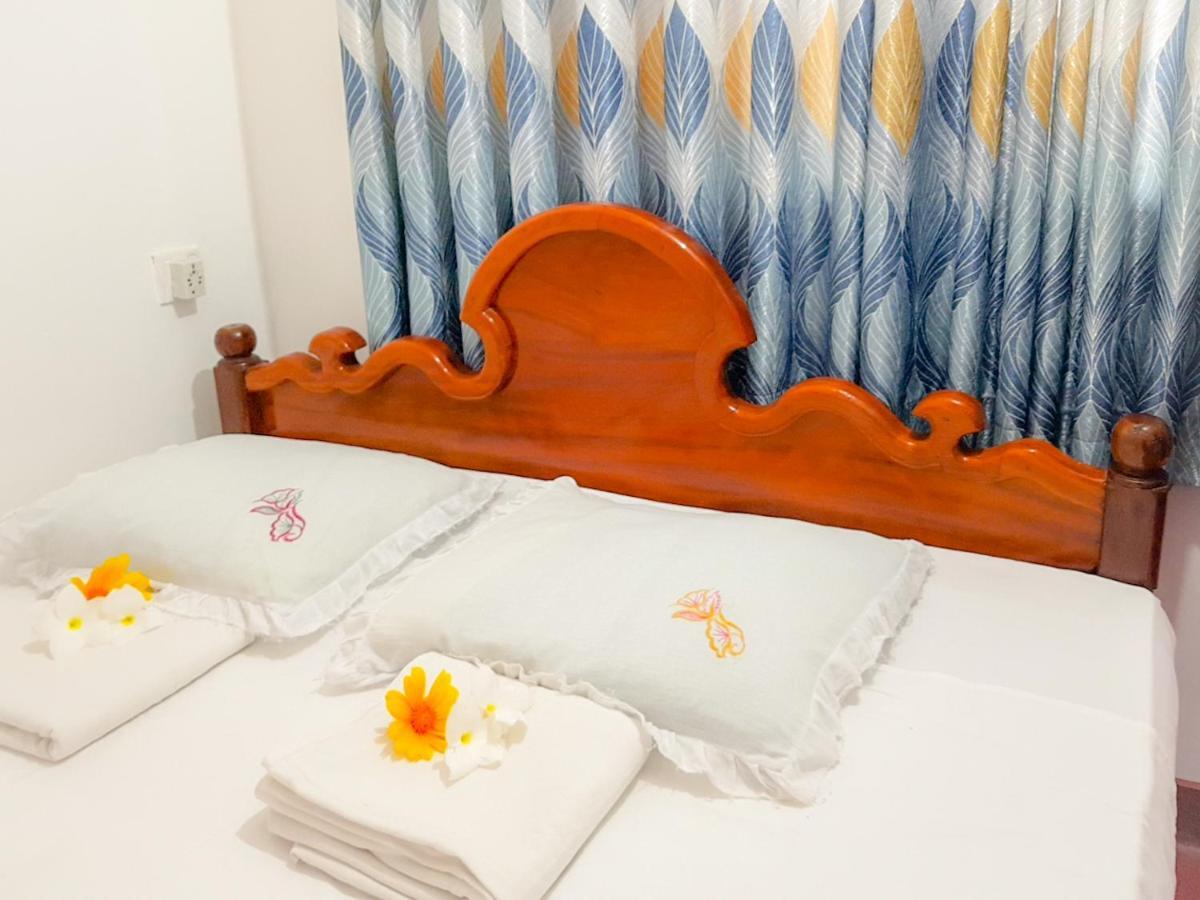 Hikkaduwa Backyard Beach Homestay Galle Exterior photo