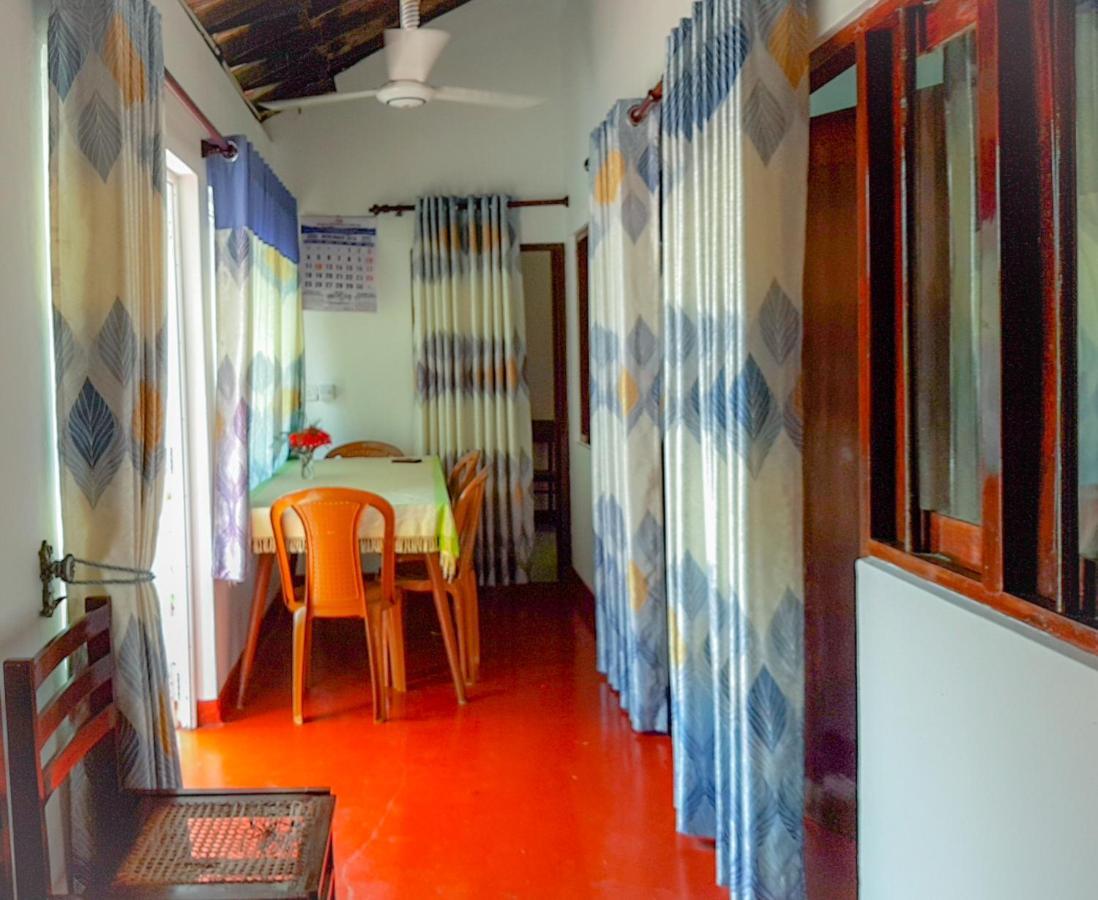 Hikkaduwa Backyard Beach Homestay Galle Exterior photo